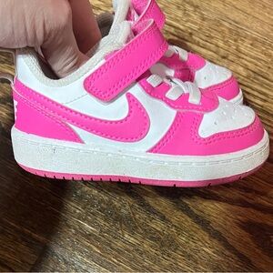 Nike Kids Hot Pink and White Low-Top Hook-and-Loop Sneakers